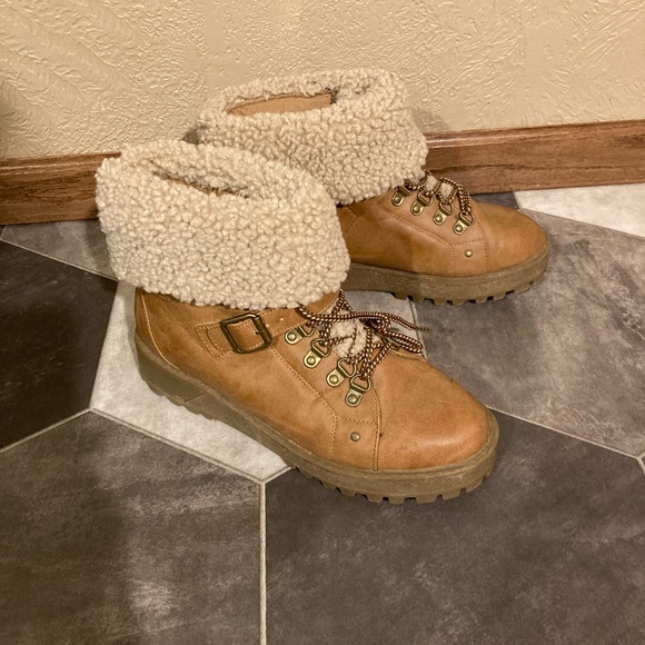 Shoes - Sherpa Lined Booties